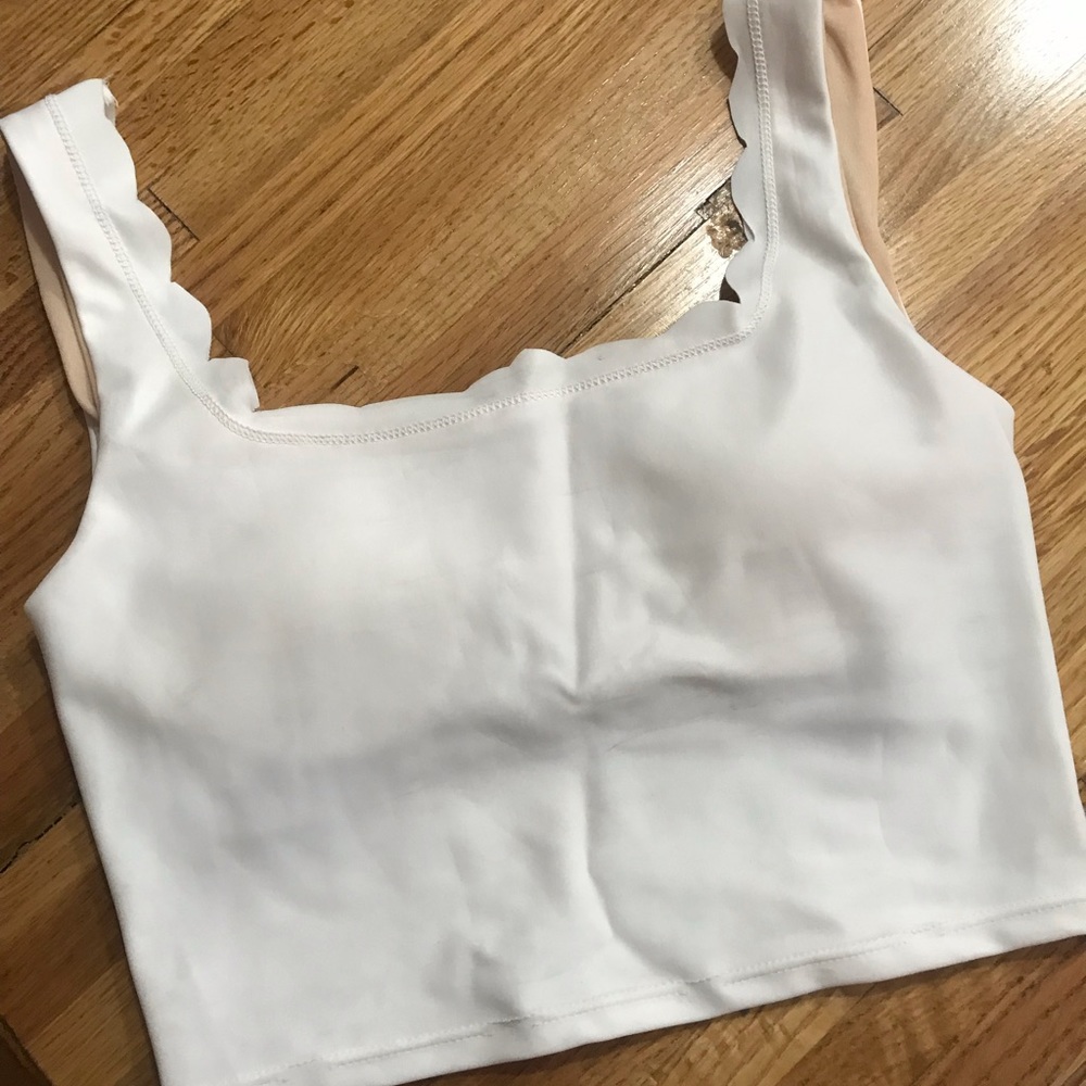 Metallic white scallop